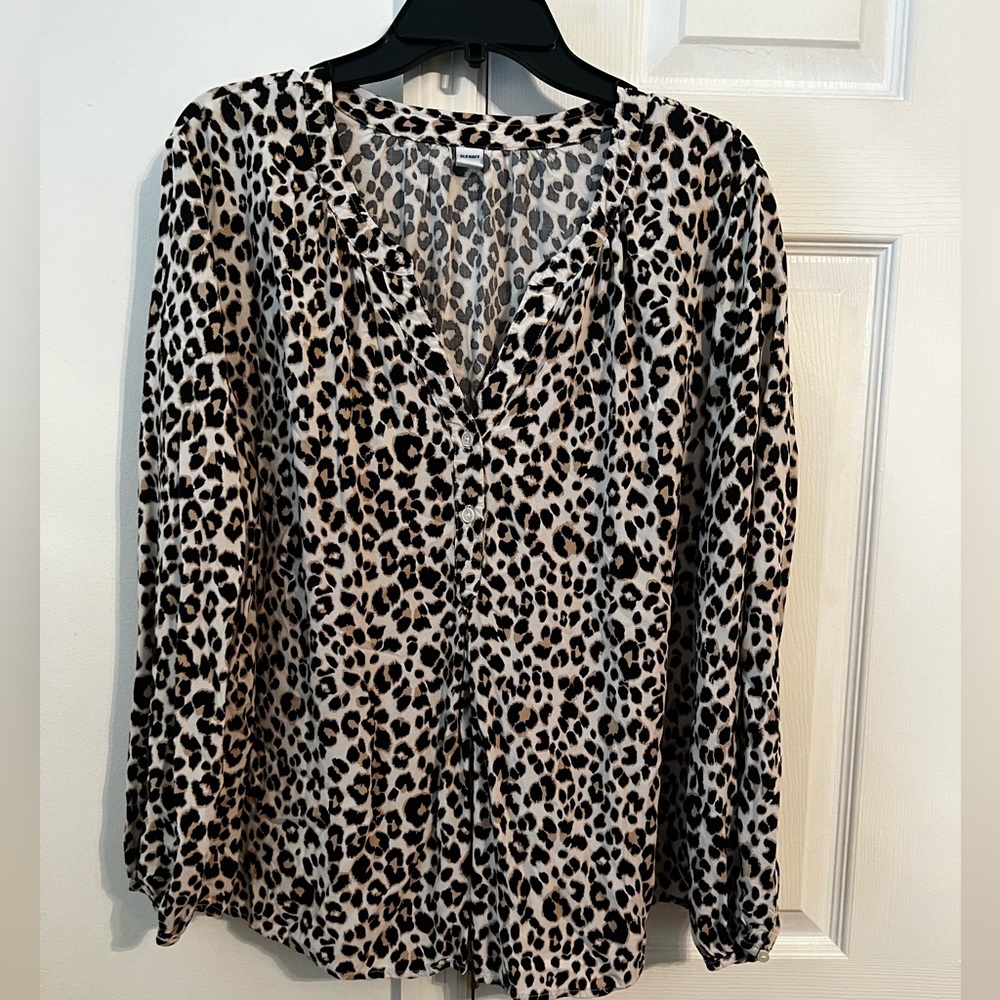 Women’s Old Navy Leopard print blouse size XL